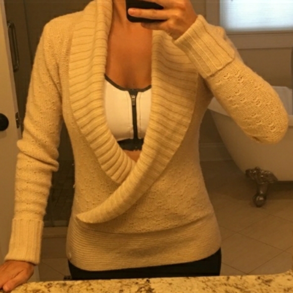 Ted Baker Women's Cream Wrap Sweater. Size 2 - Picture 9 of 11